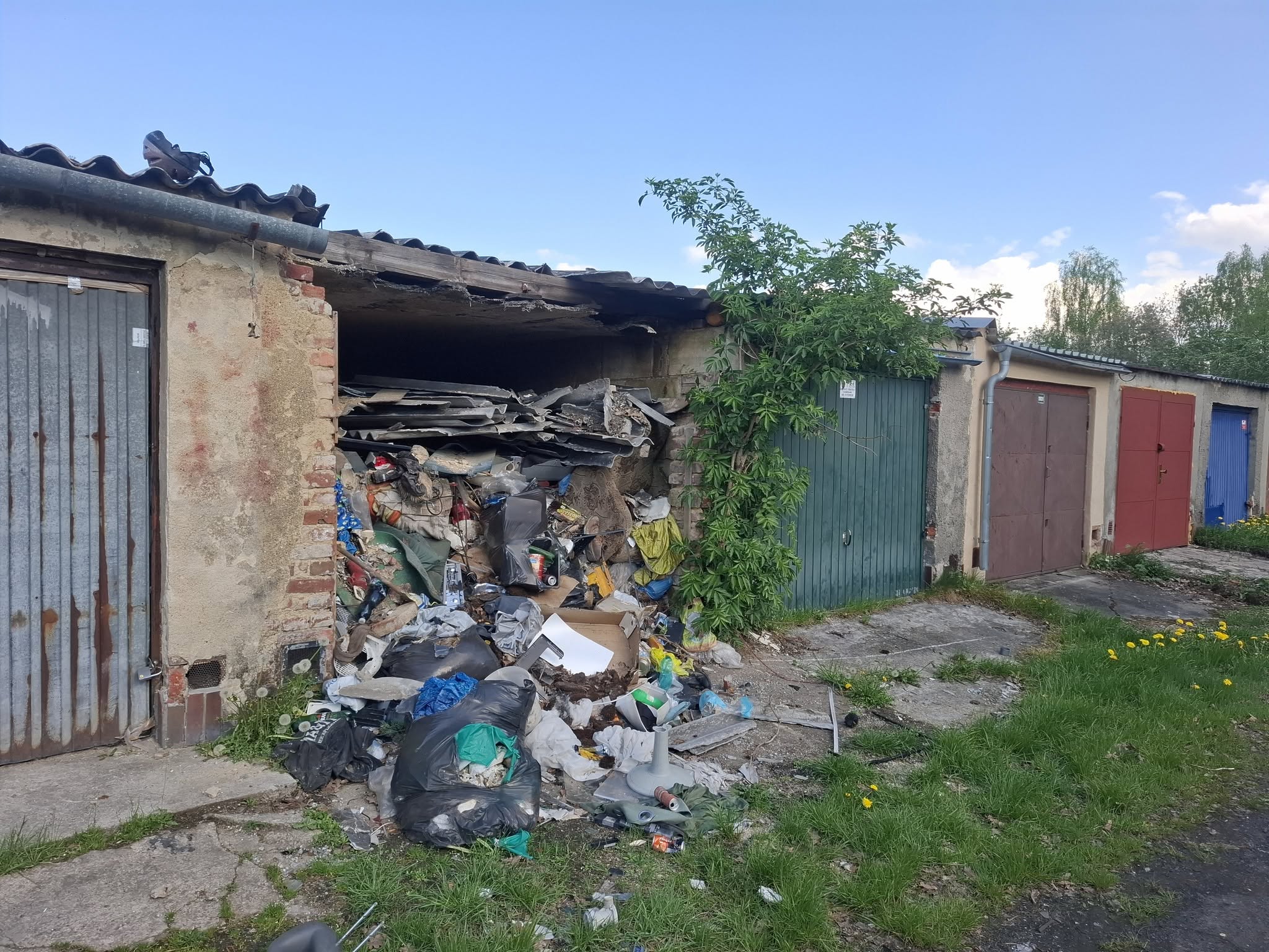 Neudržitelná situace v lokalitě garáží na Švédském Vrchu!